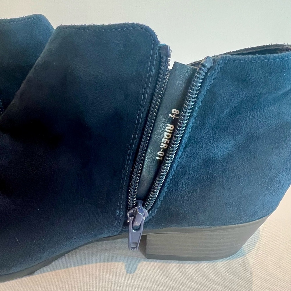 Refresh Suede Navy Ankle Booties Heel Zip Size 8.5 Women’s - Picture 10 of 11